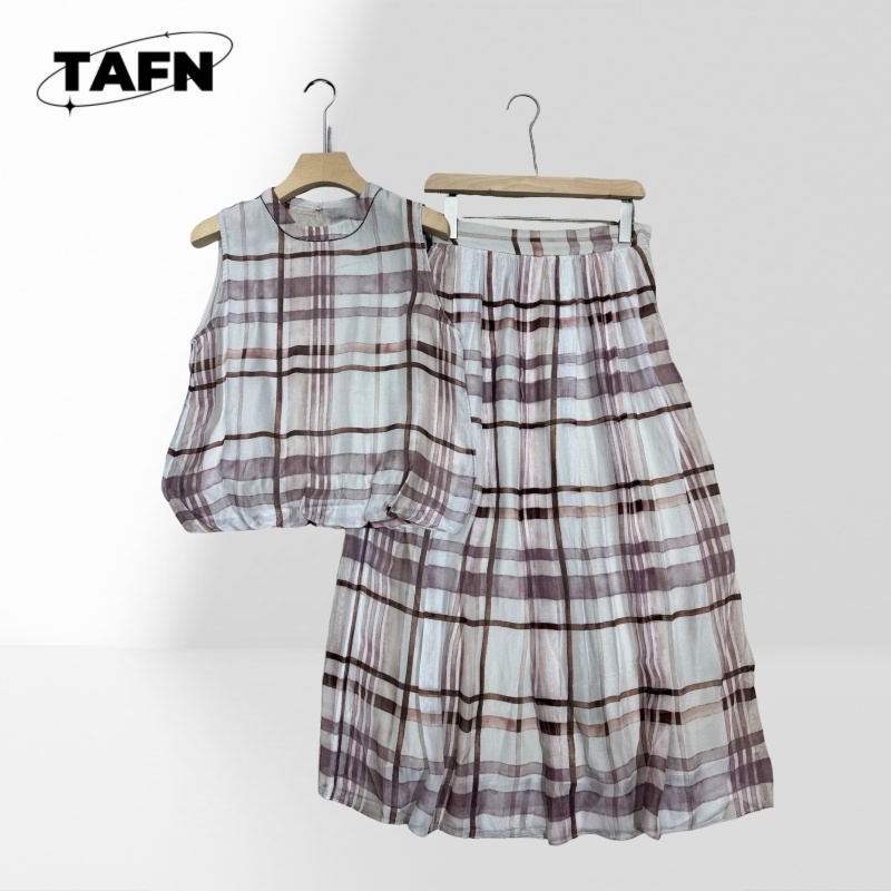 Elegante Completo Due Pezzi a  - Midi Skirt Floral recensione e prezzo